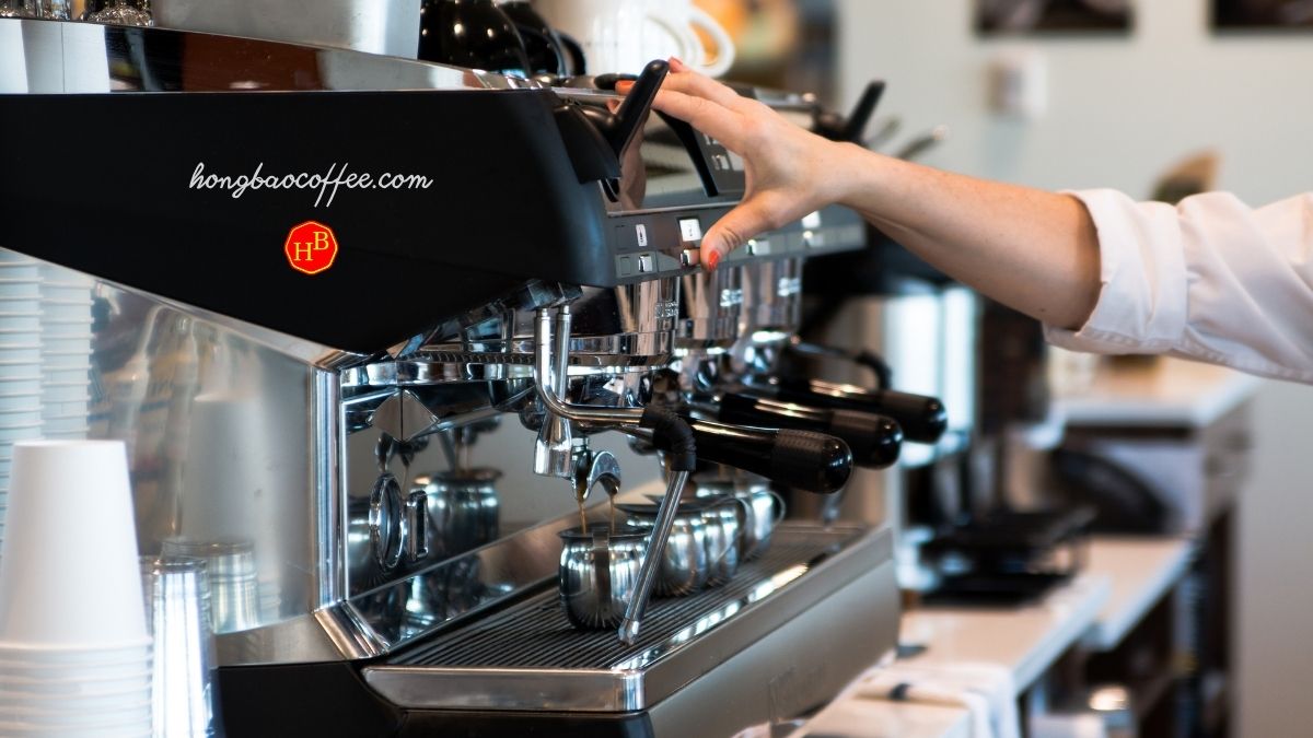 Thao tác cà phê pha máy chuẩn cho barista