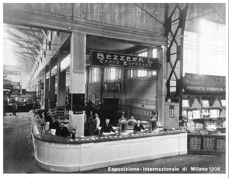 Quầy pha cà phê Espresso tại Triển lãm Milan năm 1906